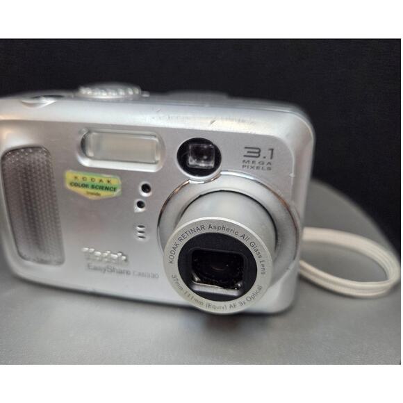 Kodak EasyShare CX6330 Digital Camera 3.1MP w/ Card, Strap, Batteries, Tested - Picture 2 of 9